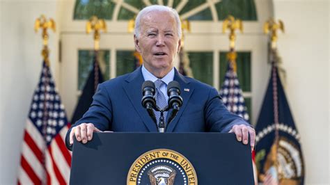 Biden goes into 2024 with the economy getting stronger, but voters feel horrible about it